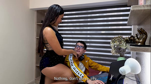 Me follo a mi hijastro nerd mientras mi marido está en la oficina, ¡pero no te corras dentro de Pipe! Daniela Andrea
